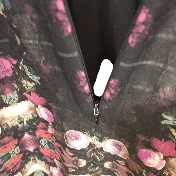 Black Halo Black and Pink Plunge Neck Sheath Dress - Picture 5 of 14